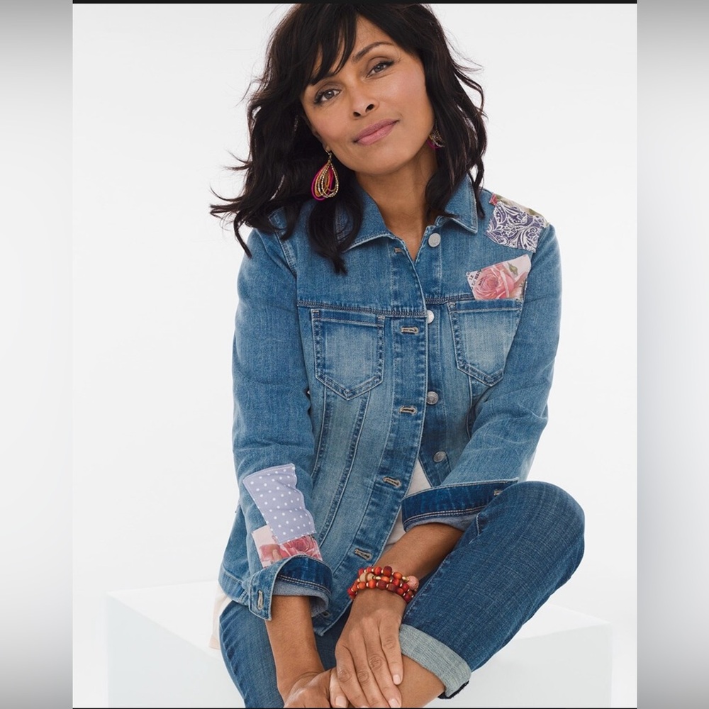 Women’s Chico’s Printed Patches Denim Jacket Size 2 ( L)
